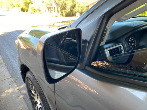 Used 2021 Nissan Titan SV w/ SV Convenience Package RWD image 12