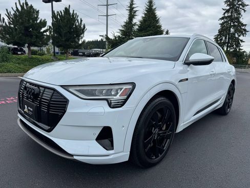 Used 2021 Audi e-tron Premium Plus w/ Premium Plus Package AWD/4WD image 4