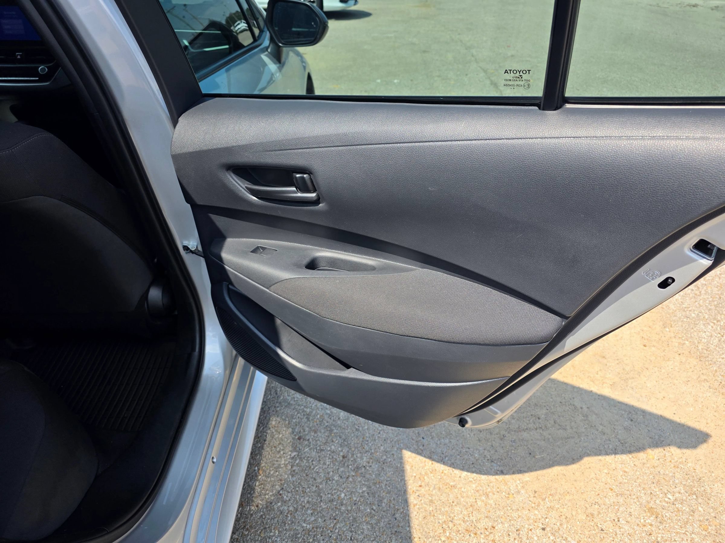 Used 2025 Toyota Corolla LE FWD image 8