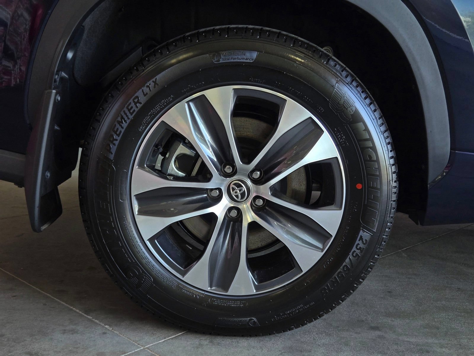 Certified 2026 Toyota Highlander XLE AWD/4WD image 5