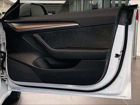 Used 2022 Tesla Model 3 image 21