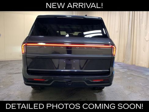 Used 2025 Lincoln Navigator Reserve w/ Jet Appearance Package AWD/4WD image 4