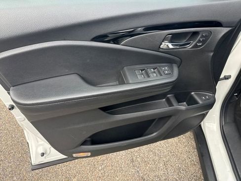 Certified 2019 Honda Passport Touring image 6