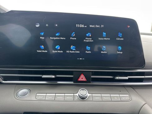 Used 2024 Hyundai Elantra SEL image 27