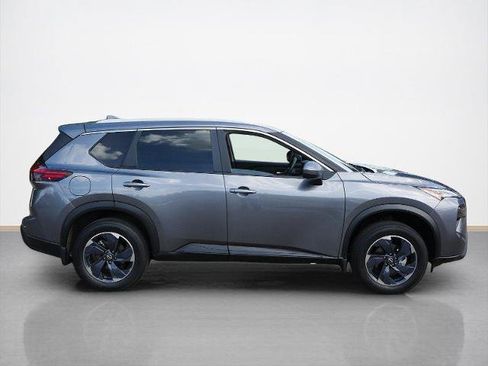 Certified 2024 Nissan Rogue SV w/ SV Premium Package AWD/4WD image 2