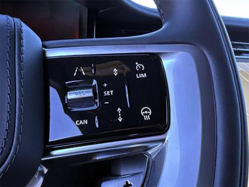 New 2026 Land Rover Range Rover SE image 27