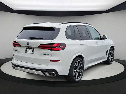 Used 2026 BMW X5 xDrive50e AWD/4WD image 2