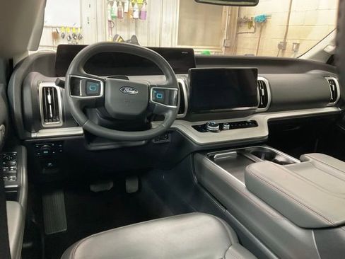 Used 2025 Ford Expedition Max Active AWD/4WD image 7