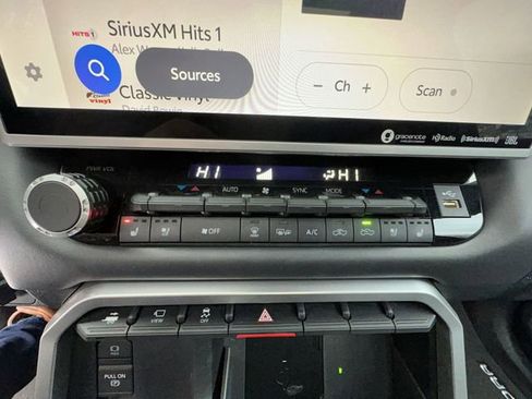 Used 2022 Toyota Tundra Platinum image 19