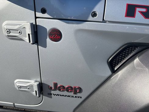 Used 2024 Jeep Wrangler Unlimited Rubicon AWD/4WD image 22