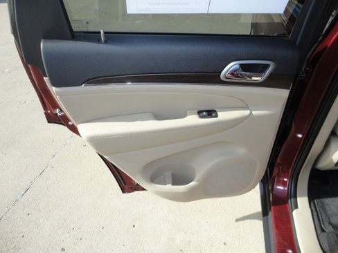 Used 2018 Jeep Grand Cherokee Limited image 9