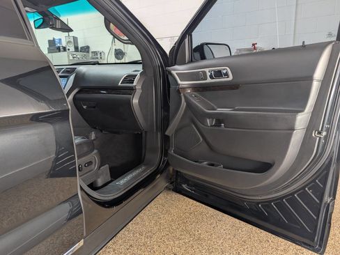 Used 2013 Ford Explorer Limited image 22