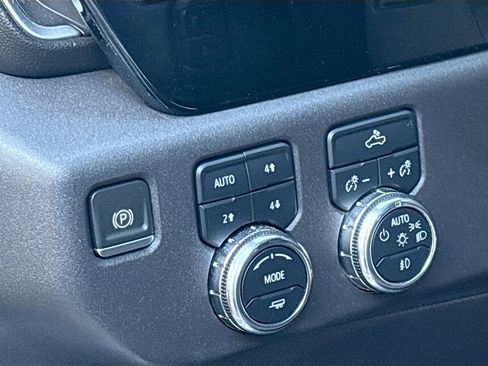Used 2024 GMC Sierra 1500 Elevation w/ X31 Off-Road Package AWD/4WD image 10