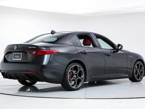 Used 2023 Alfa Romeo Giulia Veloce RWD image 5