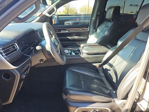 Used 2023 Jeep Wagoneer 4WD w/ Premium Group I image 5