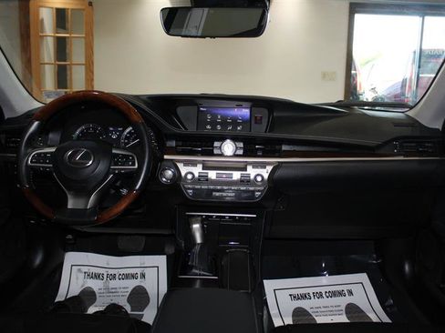 Used 2017 Lexus ES 350 w/ Luxury Package FWD image 16