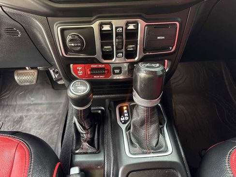 Used 2018 Jeep Wrangler Unlimited Rubicon AWD/4WD image 27