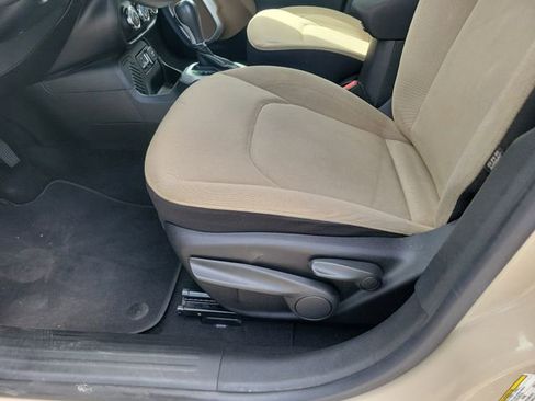 Used 2016 Jeep Renegade Latitude FWD image 17