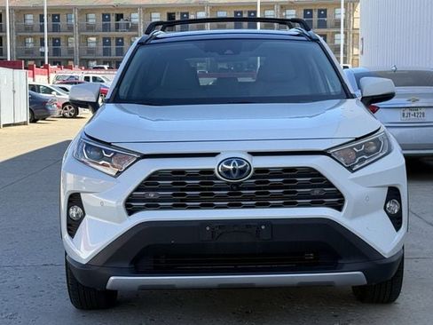 Used 2020 Toyota RAV4 Limited image 8