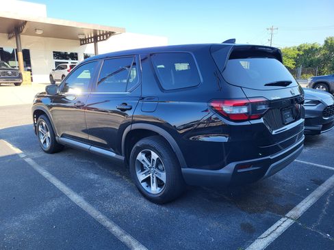 Used 2023 Honda Pilot EX-L image 6
