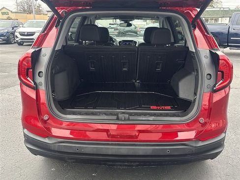 Used 2023 GMC Terrain SLE w/ Driver Convenience Package image 24
