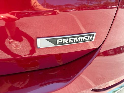 Used 2018 Chevrolet Equinox Premier FWD image 9