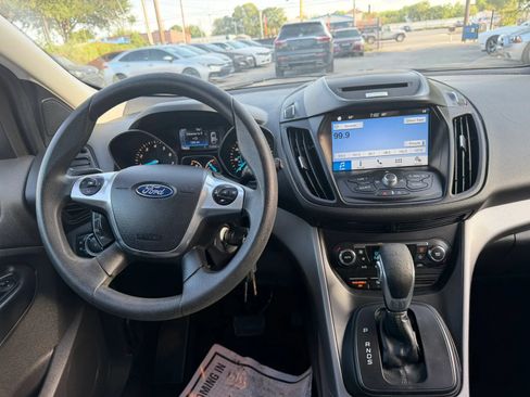 Used 2016 Ford Escape SE w/ Equipment Group 201A FWD image 16