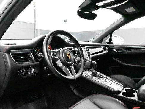 Certified 2018 Porsche Macan GTS AWD/4WD image 4