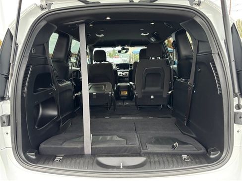 Used 2024 Chrysler Pacifica Touring image 30