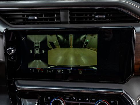 Used 2025 GMC Sierra 2500 Denali Ultimate image 26