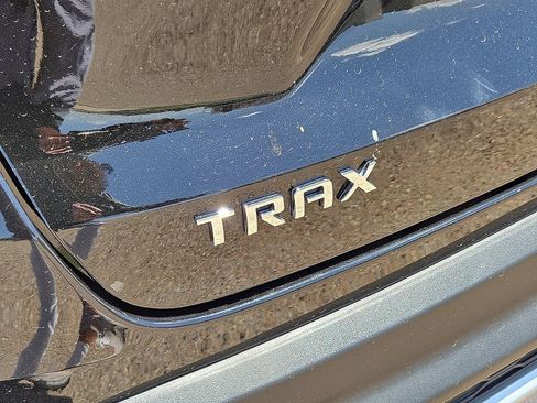 Used 2025 Chevrolet Trax LT FWD image 11