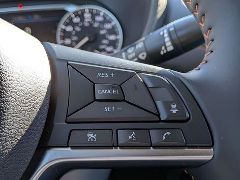 Certified 2025 Nissan Sentra SR FWD image 15