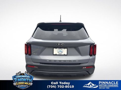 Used 2021 Kia Sorento LX AWD/4WD image 5