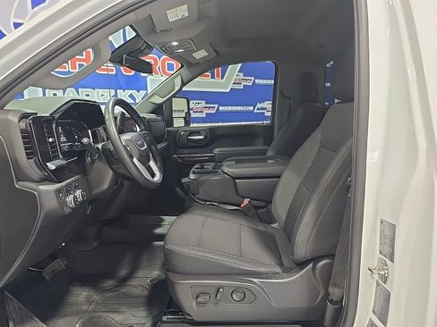 Used 2025 GMC Sierra 2500 SLE w/ Max Trailering Package image 18