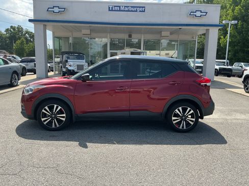 Used 2020 Nissan Kicks SV FWD image 2