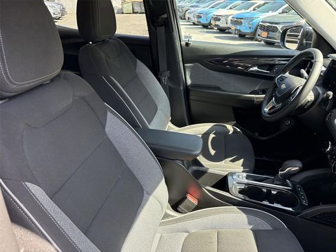 Used 2025 Chevrolet TrailBlazer LT w/ Convenience Package image 23