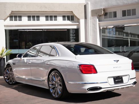New 2026 Bentley Flying Spur Plug-In Hybrid image 3