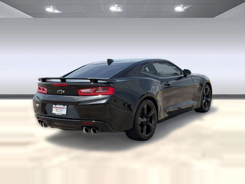 Used 2018 Chevrolet Camaro SS RWD image 9