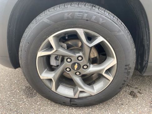 Used 2025 Chevrolet Trax LT image 33
