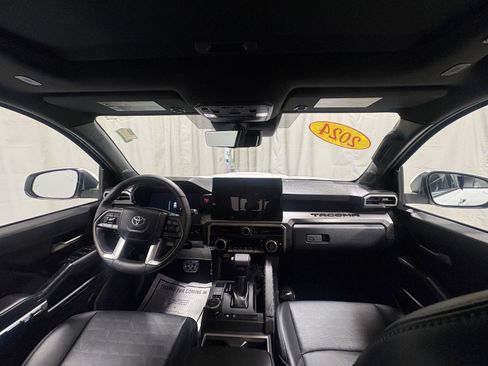 Used 2024 Toyota Tacoma TRD Sport w/ TRD Sport Premium Package AWD/4WD image 9