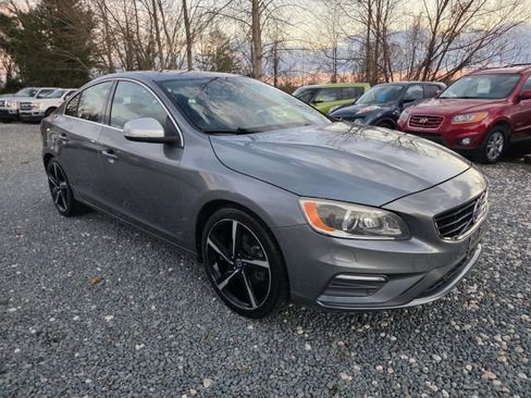 Used 2016 Volvo S60 T5 R-Design image 3