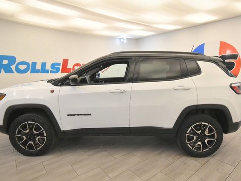 Used 2024 Jeep Compass Trailhawk AWD/4WD image 2