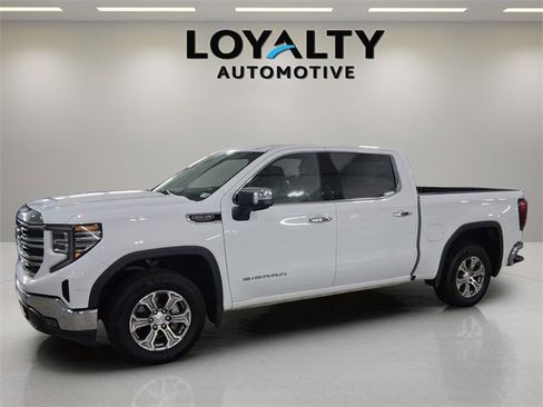 Used 2025 GMC Sierra 1500 SLT image 1