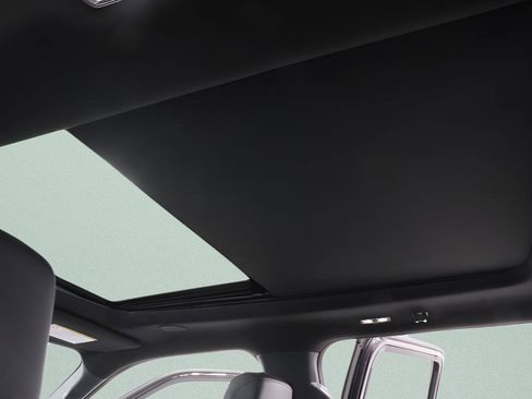 Used 2025 Ford F250 Platinum image 10