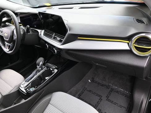 Used 2025 Chevrolet Trax LT w/ Driver Confidence Package image 39