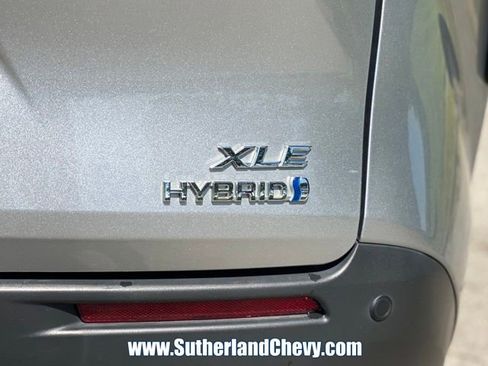 Used 2024 Toyota Sienna XLE AWD/4WD image 12