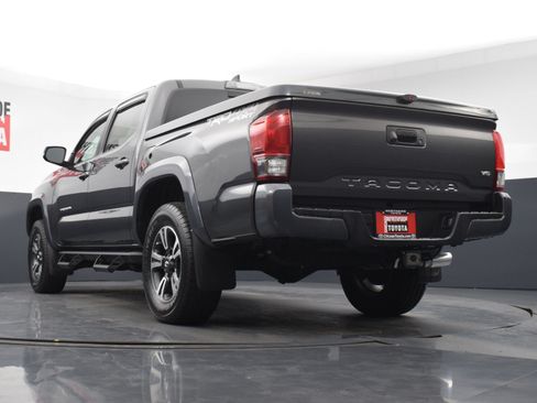 Used 2017 Toyota Tacoma TRD Sport w/ Tow Package (A/T) AWD/4WD image 30