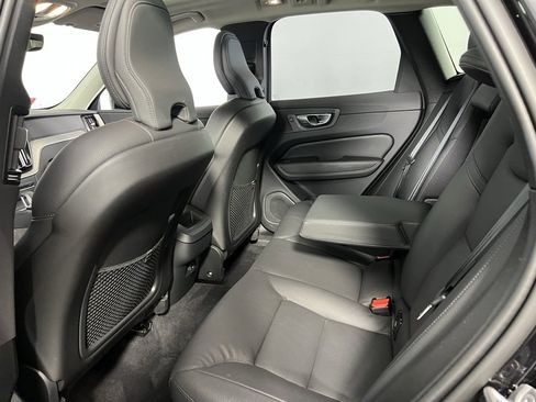 Used 2025 Volvo XC60 B5 Plus image 27
