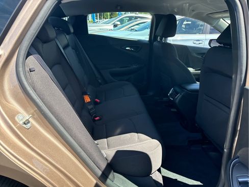 Used 2018 Chevrolet Malibu LT FWD image 18