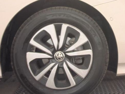 Used 2017 Toyota Prius Prime Advanced FWD image 16